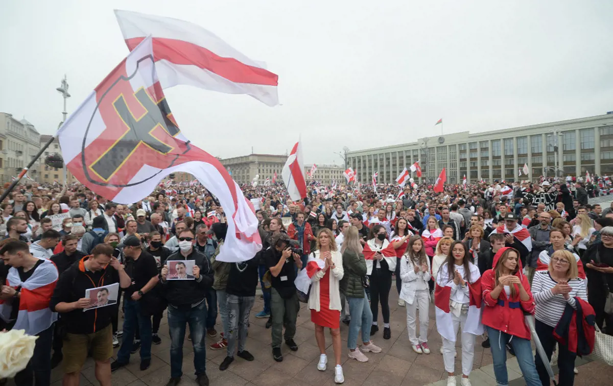 A minszki tüntetők egy részre elindult az elnöki rezidenciához