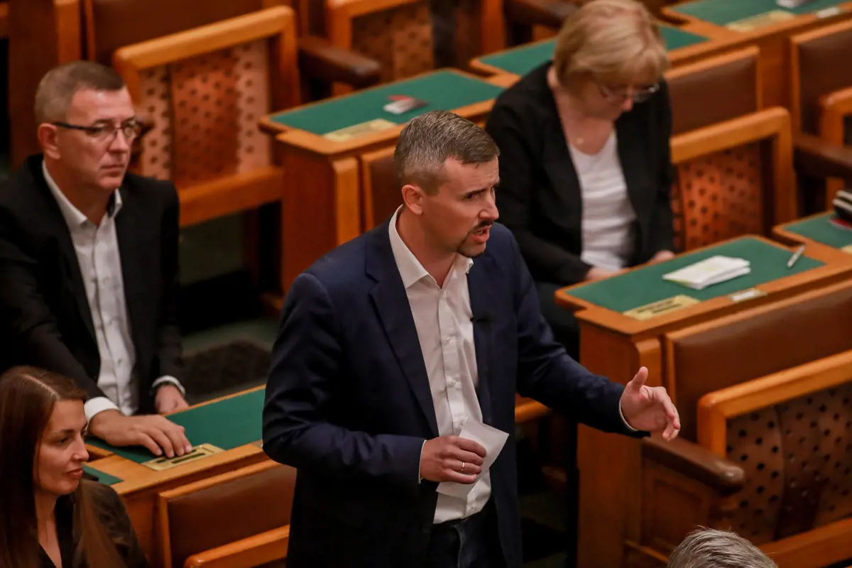 Orbán és a Fidesz vezetőinek korábbi kijelentései alapján csökkentené az elszabadult üzemanyagárakat a Jobbik