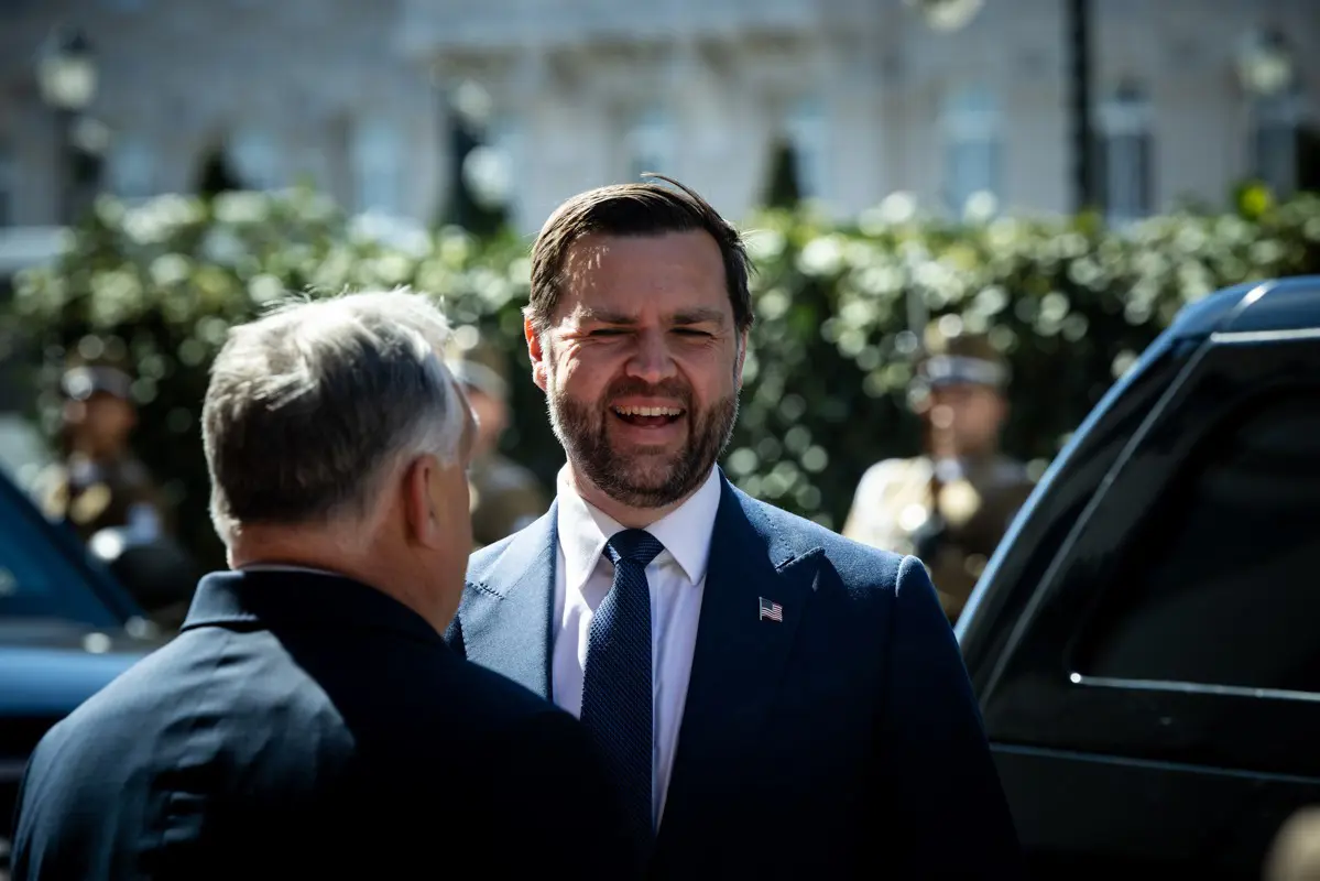 J. D. Vance beletojt Orbán Viktor kampányventilátorába