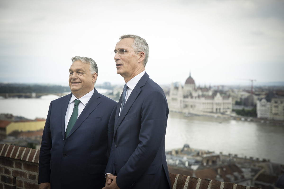 Stoltenberg: Orbán nem a NATO nevében látogatott Oroszországba