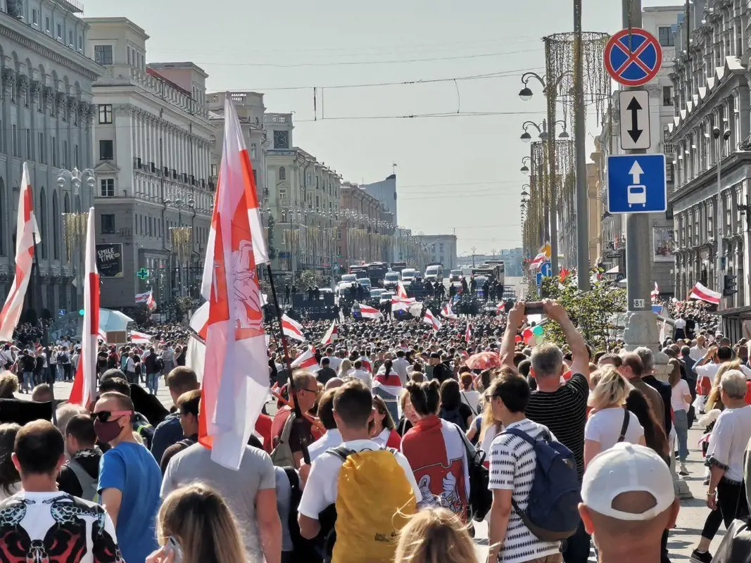 Összecsaptak Minszkben a tüntetők a rendvédelmiekkel