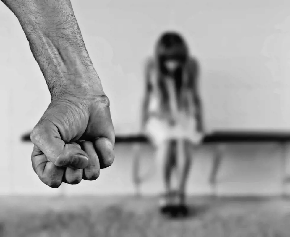A párkapcsolati erőszak egyik legerősebb eszköze a gyermek
