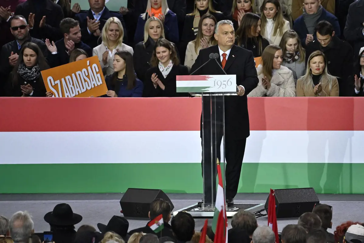 Orbán nemcsak az ellenzéknek, de Washingtonnak, Brüsszelnek és vízen túli Gyuri bácsinak is hadat üzent