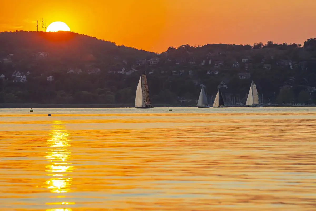 Folytatódik a Balaton fideszes beépítése