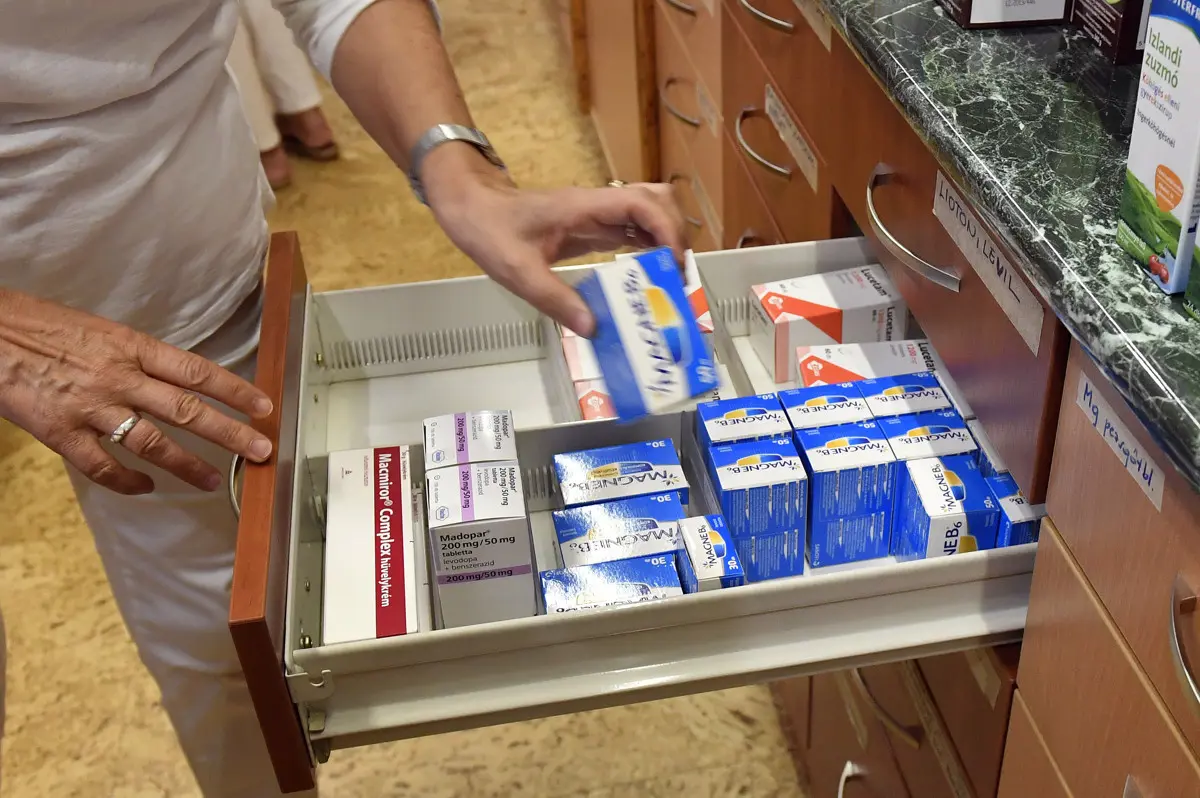 Az egészségügyi államtitkár szerint gyógyszerautomaták telepítésére lenne szükség
