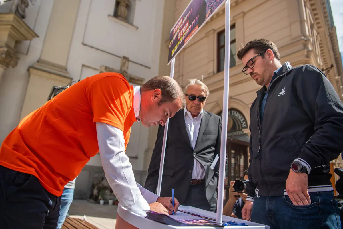 IDEA: a Stop Gyurcsány! petícióval nem tudott új szavazókat behúzni a Fidesz, csak adatfrissítésre volt jó