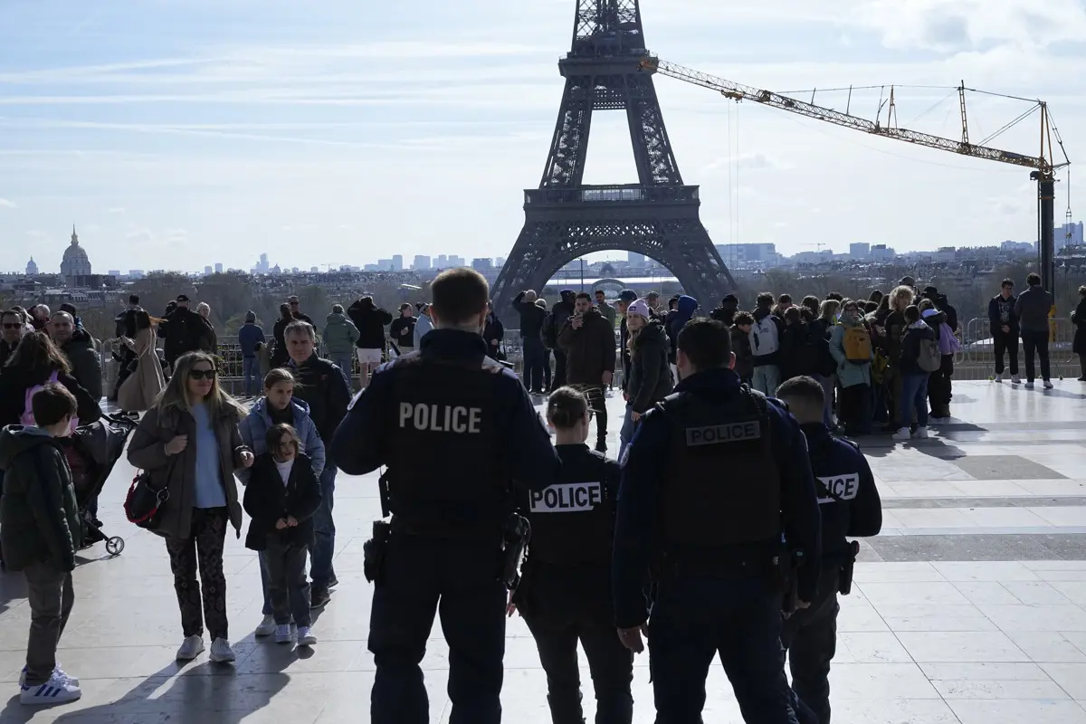 Mintegy négyszáz francia középiskolát értek merényletfenyegetések