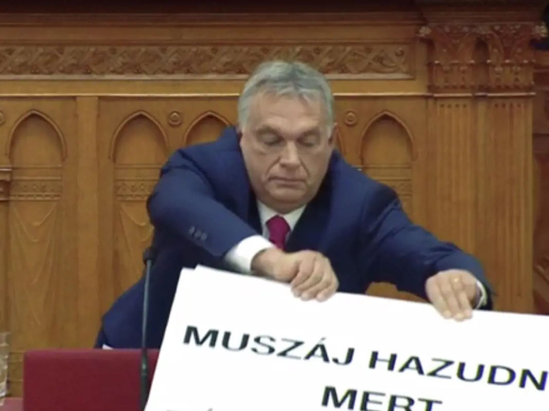 Megőrizte az Országgyűlési Napló, hogy Orbán Viktor csődöt mondott a táblával