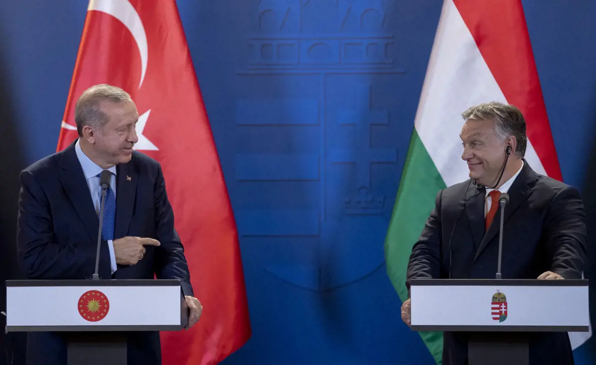 Budapesti látogatásán tüntetések fogadhatják Erdogant