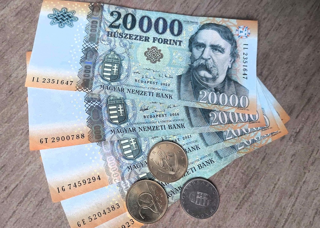 Egy friss felmérésből kiderült: így adnak borravalót a magyarok