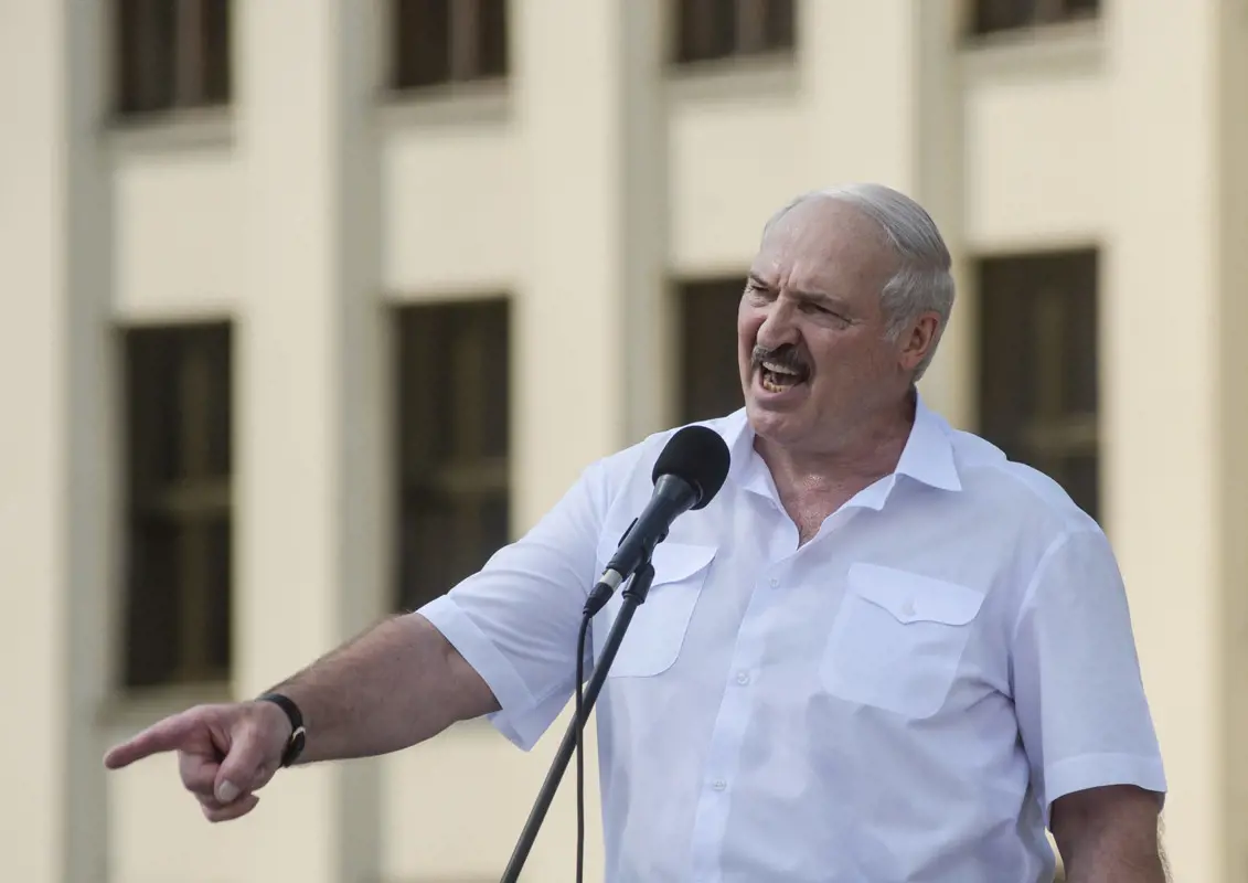 Az EU szankciókat vet ki Lukasenkéra és 13 magas rangú tisztviselőre a tüntetők elnyomása miatt