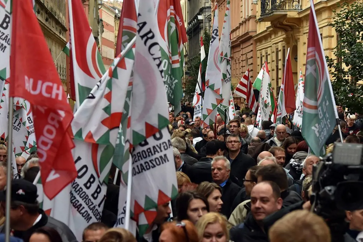 Ebben is hazudott a Magyar Hírlap – nem lépett ki a Jobbik-tagság fele