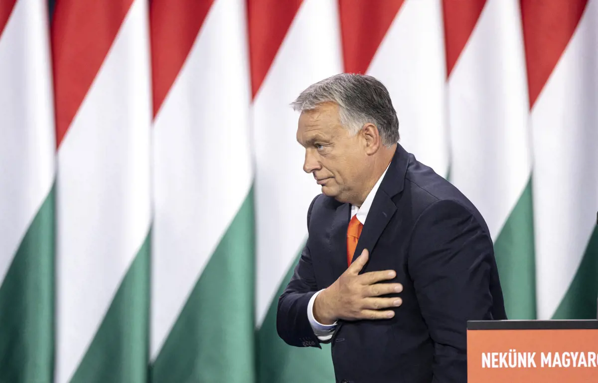 Orbán bajtársiasságot követel, cserébe „hálapénzt” ígér a Fidesznek