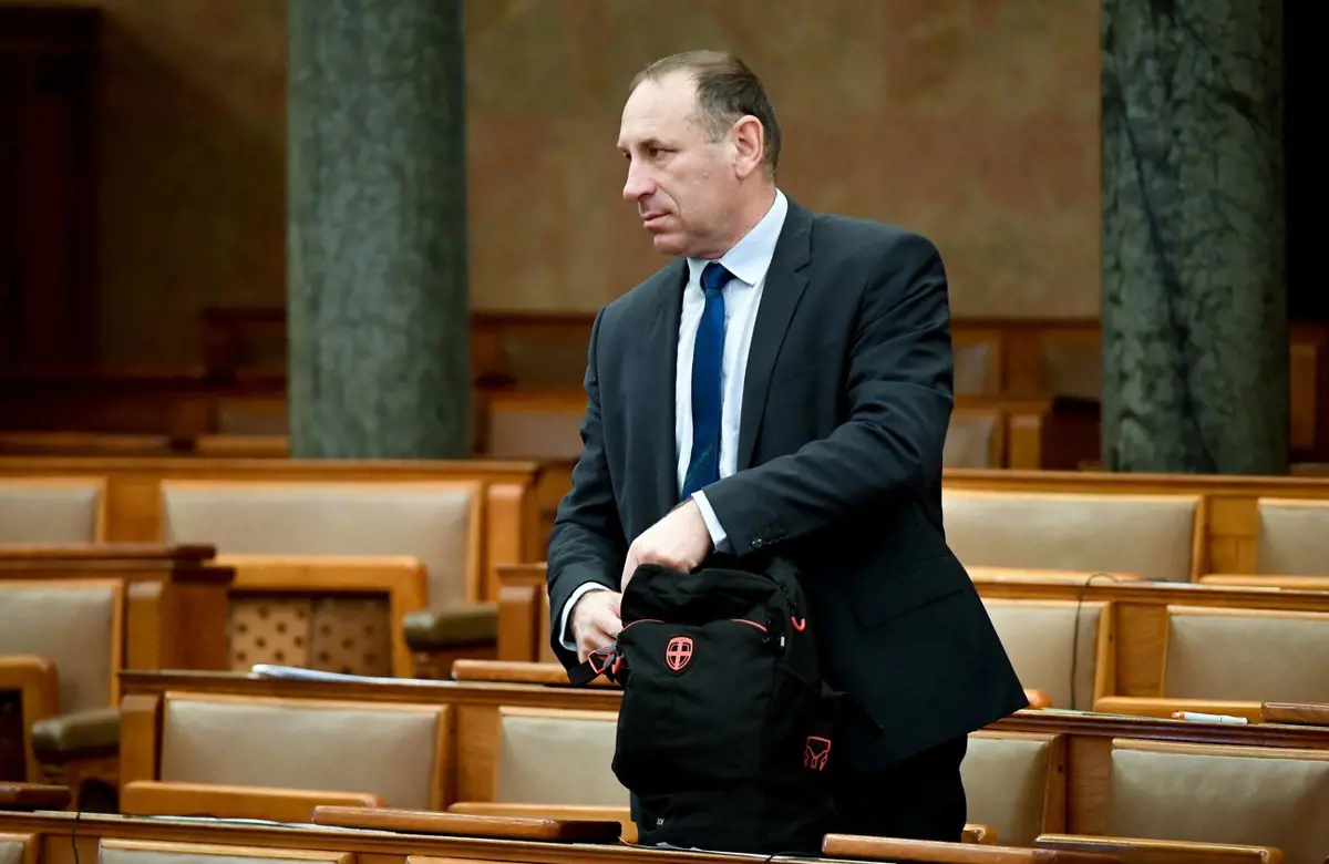 A vesztegetéssel gyanúsított fideszes Boldog István nem akármilyen vendégeket fogadott a Parlamentben