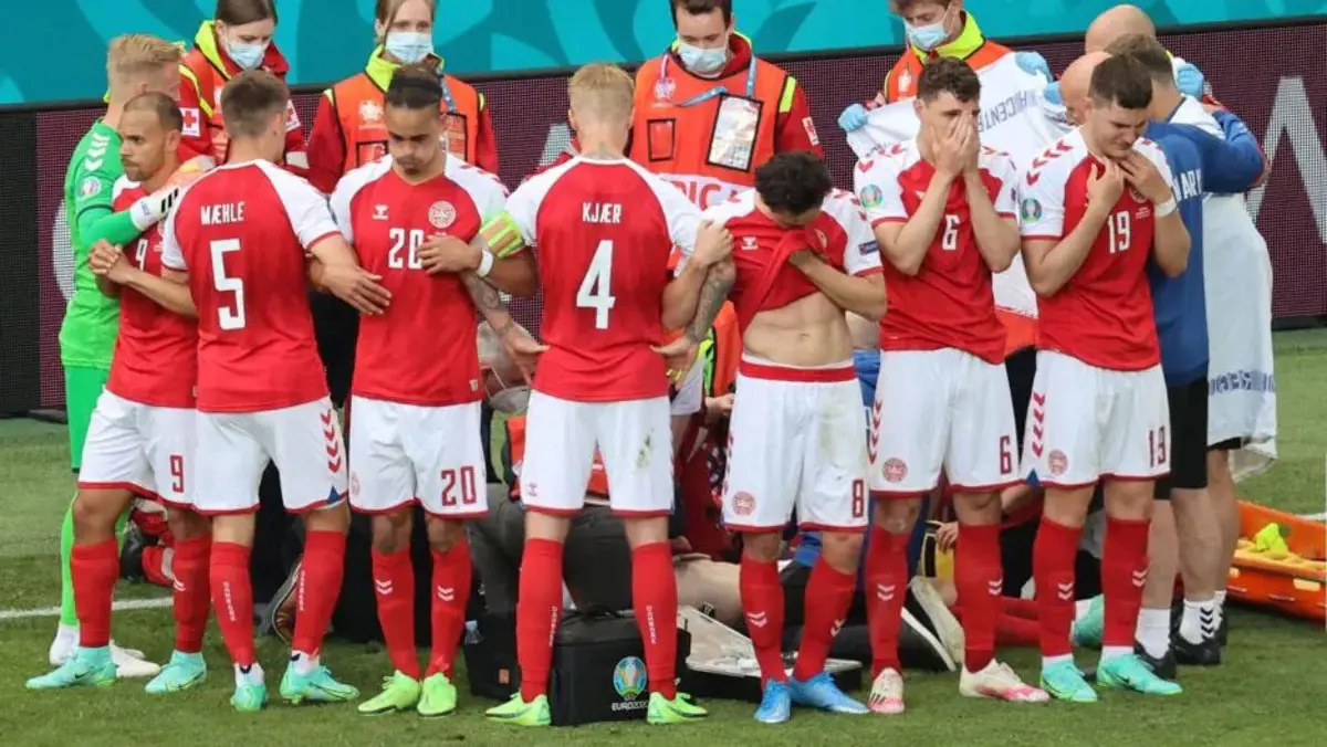A dán focisták szerint később kellett volna befejezni a finnek elleni meccset