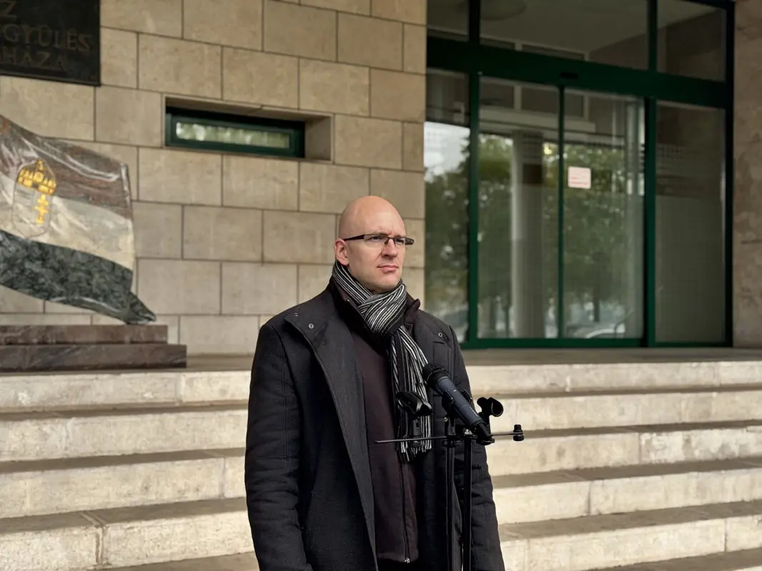 Közös utazásokat szervez a devizakárosultak egyesülete a Devizás Igazság Napjára