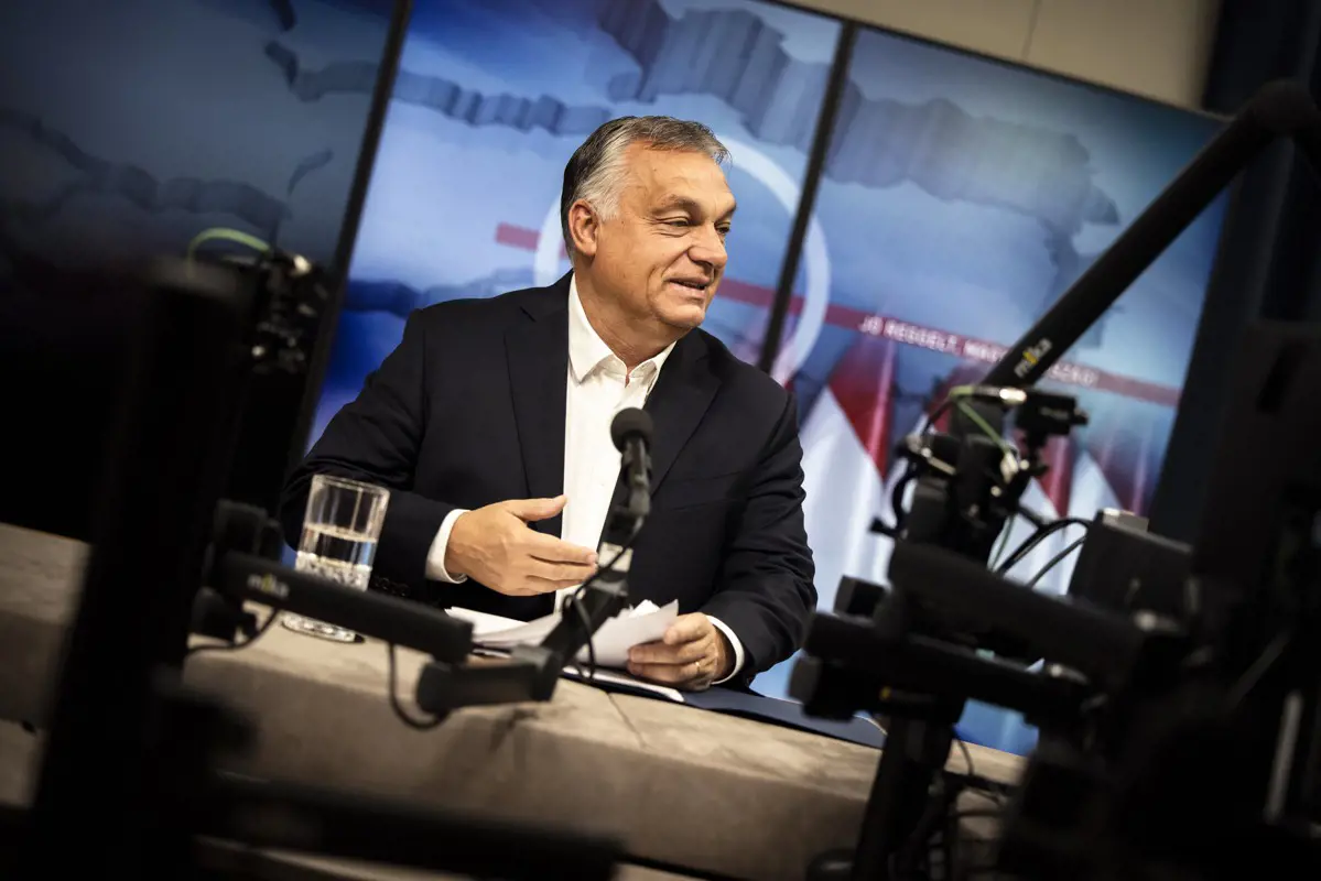 Orbán: „A feleségem is ezt mondja, hogy nem a kazánt kell föltekerni, hanem vegyünk fel eggyel több pulóvert”