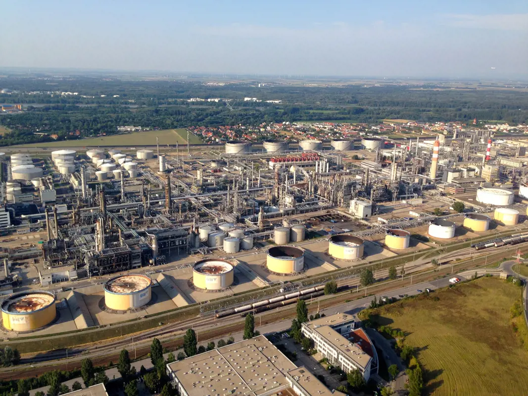 Nyugtat az ipari tárca a schwechati olajfinomító hosszabb leállása miatt