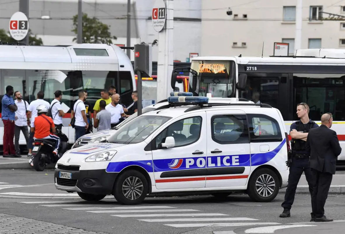 Késes támadás történt Lyon közelében