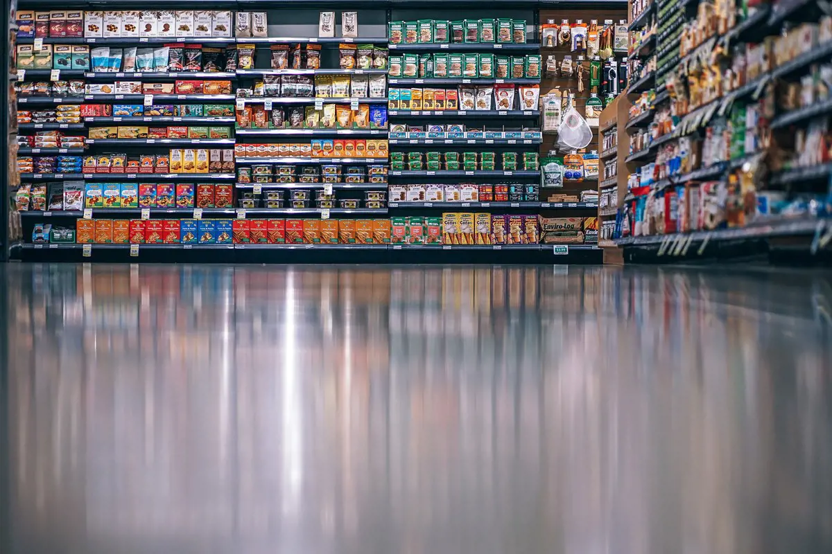 „Szúrós szag” miatt ki kellett üríteni egy budapesti szupermarketet