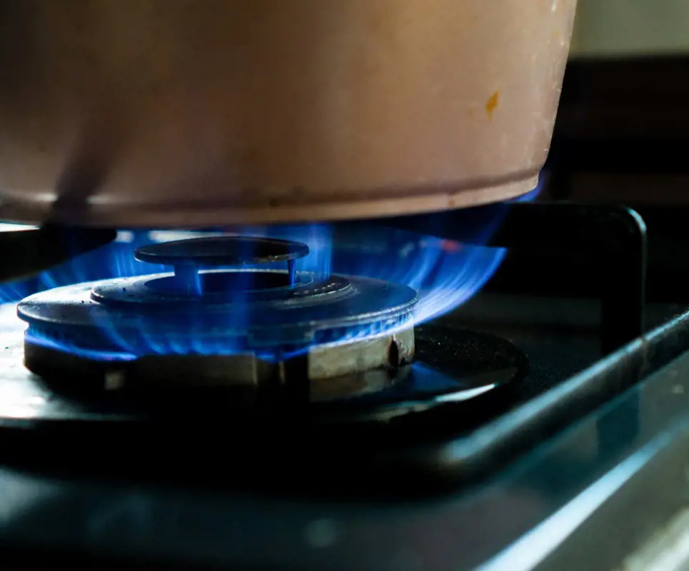 Újabb hatósági ár: az átlagfogyasztás felett sem emelkednek a gáz- és áramárak januártól
