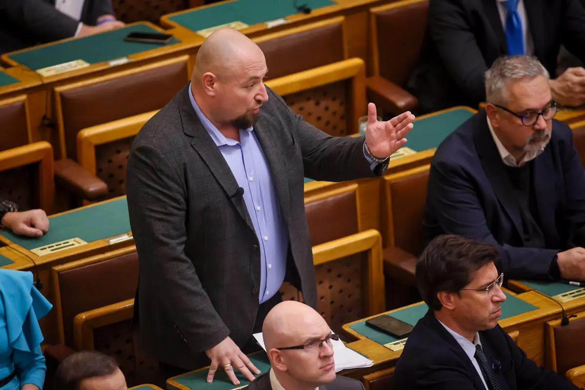 Ander Balázs Orbán Viktorhoz: Mit tehet a magyar munkavállaló, ha nem akar letört béreket és kiszolgáltatottságot?