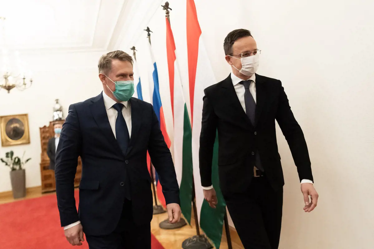 Az orosz vakcináról és energetikáról is tárgyalt Szijjártó az orosz egészségügyi miniszterrel
