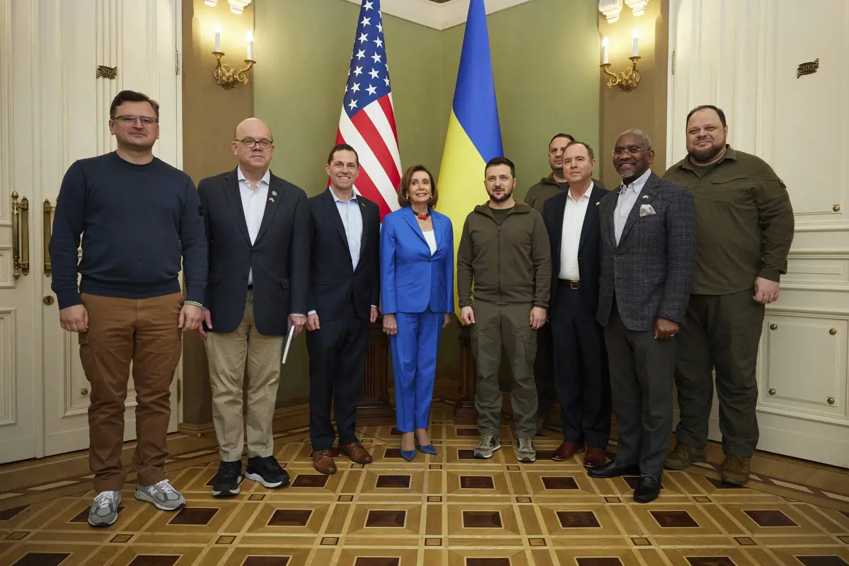 Előre be nem jelentett látogatást tett Kijevben az amerikai házelnök