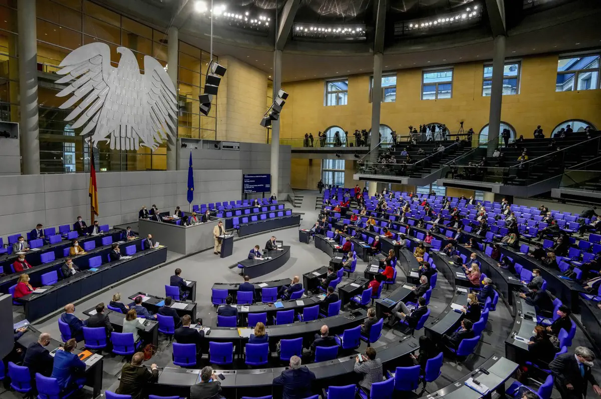 Németországban elkezdődött az oltás kötelezővé tételéről szóló parlamenti vita