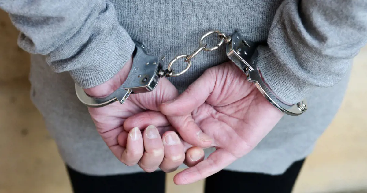 Letartóztatták az erzsébetvárosi gyújtogatót, akiről kiderült, büntetett előéletű, kábítószer-fogyasztó