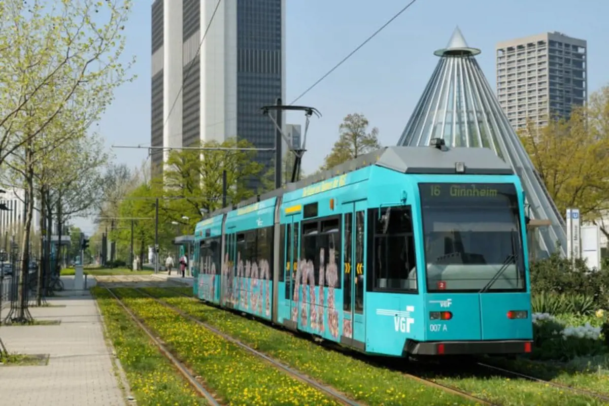 Frankfurtból hozhat használt, de „rendkívül jó állapotú” villamosokat a BKV, amiket itthon klimatizálnának