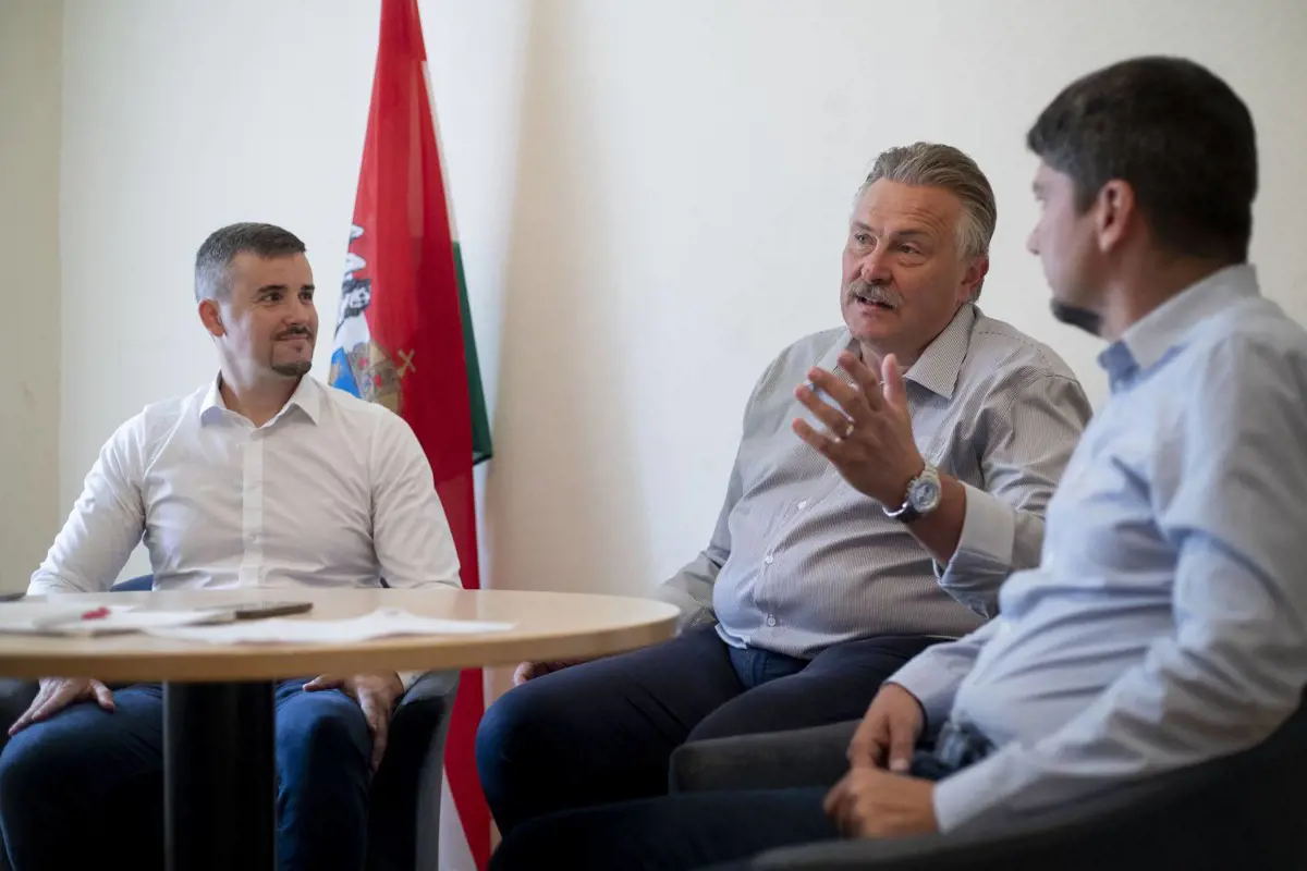 A KESMA Borsod megyei lapja pojácának nevezte Miskolc ellenzéki polgármesterét