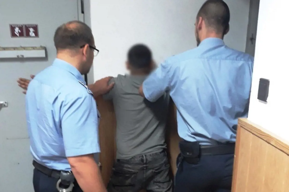 12 éves fiú lopott mobiltelefont Debrecenben