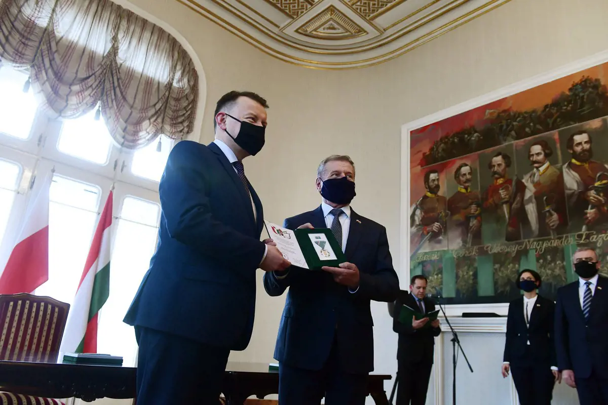 Szorosabb katonai együttműködésről írt alá megállapodást a magyar és a lengyel kormány