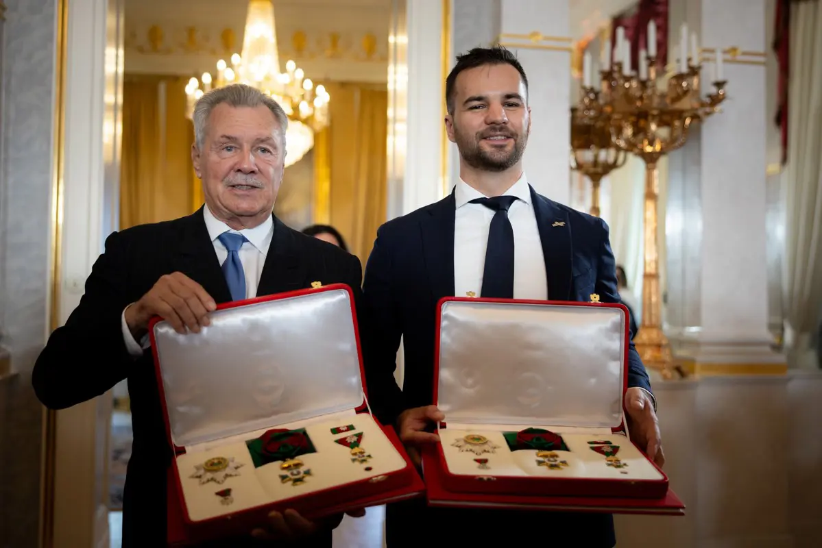 Igen rangos díjjal ismerte el űrhajósaink teljesítményét hazánk