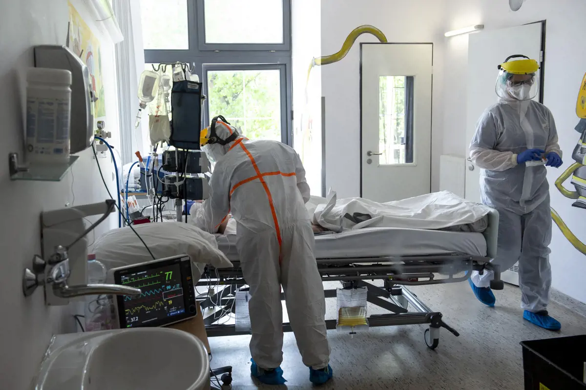 A vérplazmakezelésnek köszönhetően került le a lélegeztetőgépről Magyarországon egy idős beteg