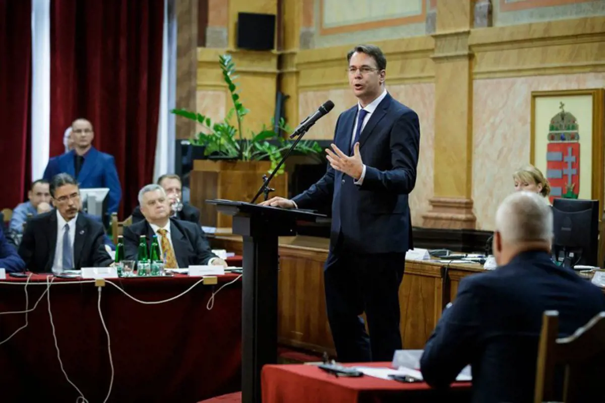 A Fidesz a békejobb elfogadása helyett nekiesett Eger új polgármesterének