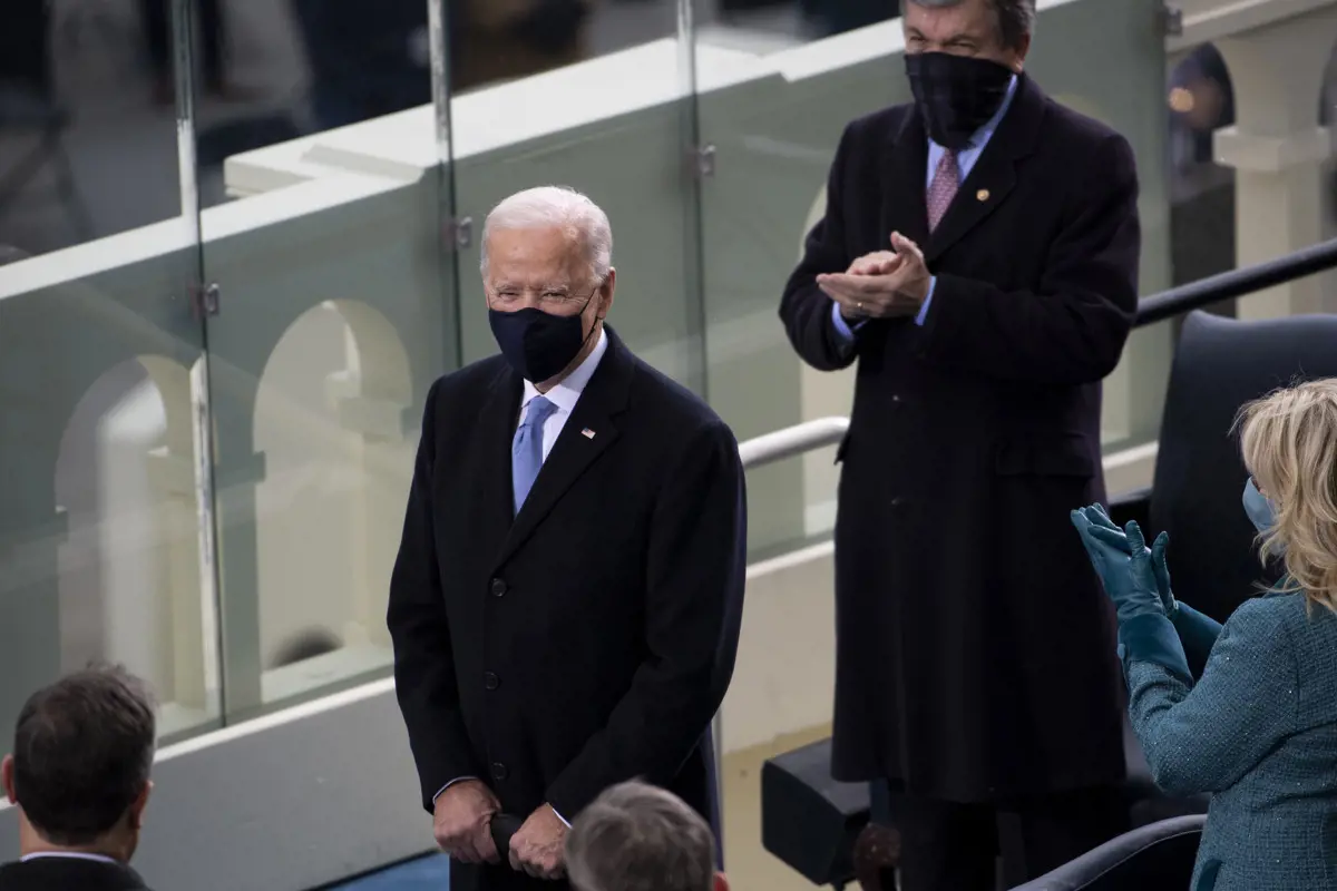 Emmanuel Macronnal egyeztetett telefonon Joe Biden amerikai elnök