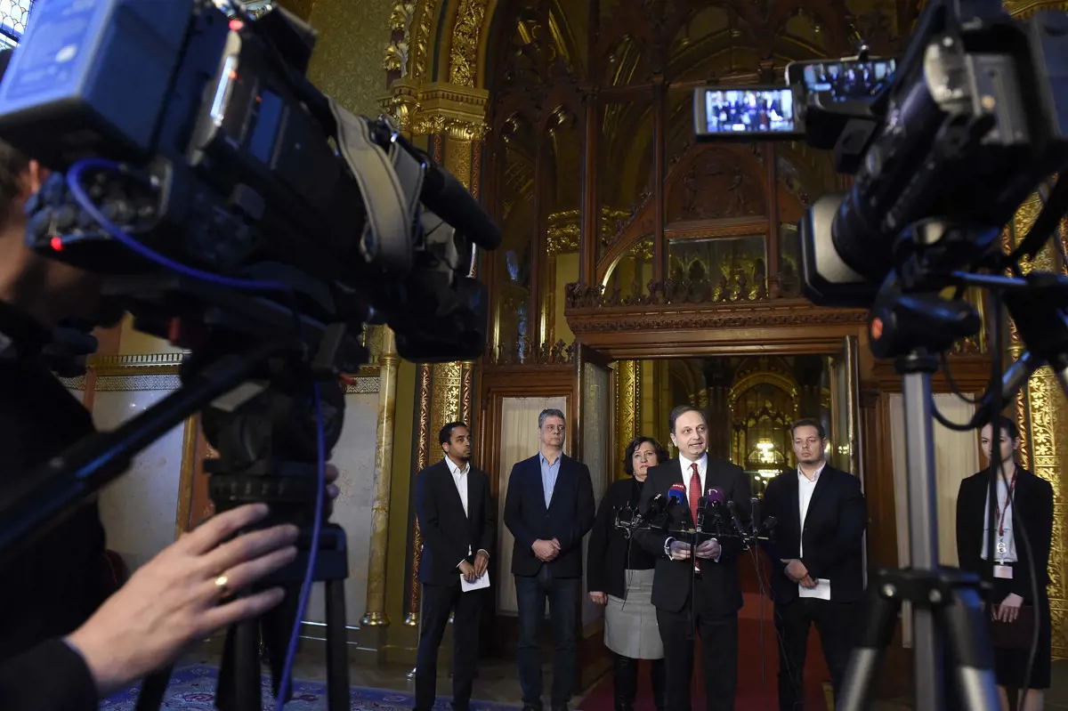 Sajtószabadság: a Fidesz egyetlen ellenzéki tagot sem engedett be a sajtót ellenőrző Médiatanácsba