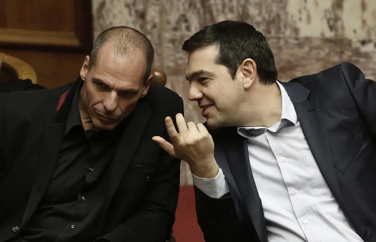 Feketébe öltözött csuklyások verték össze a volt görög pénzügyminisztert