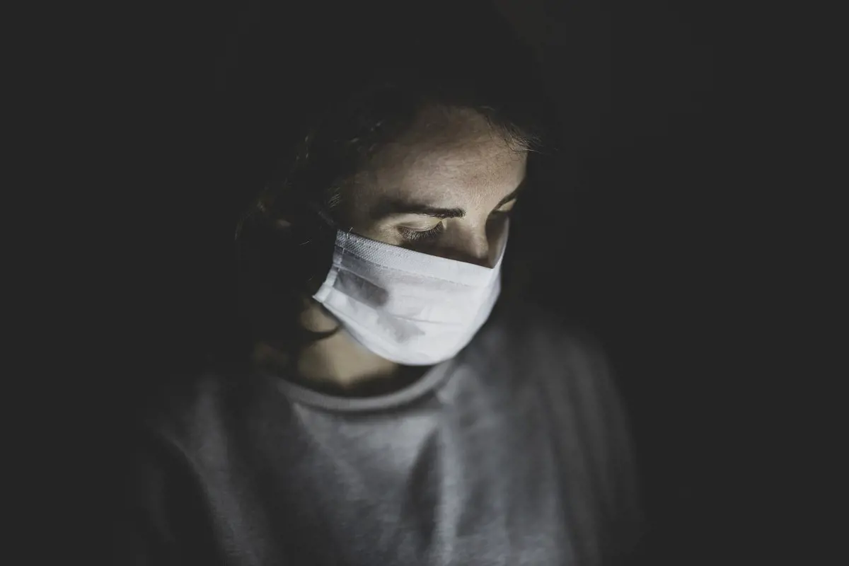 Minimum 90 ezer egészségügyi dolgozó kaphatta el a koronavírust