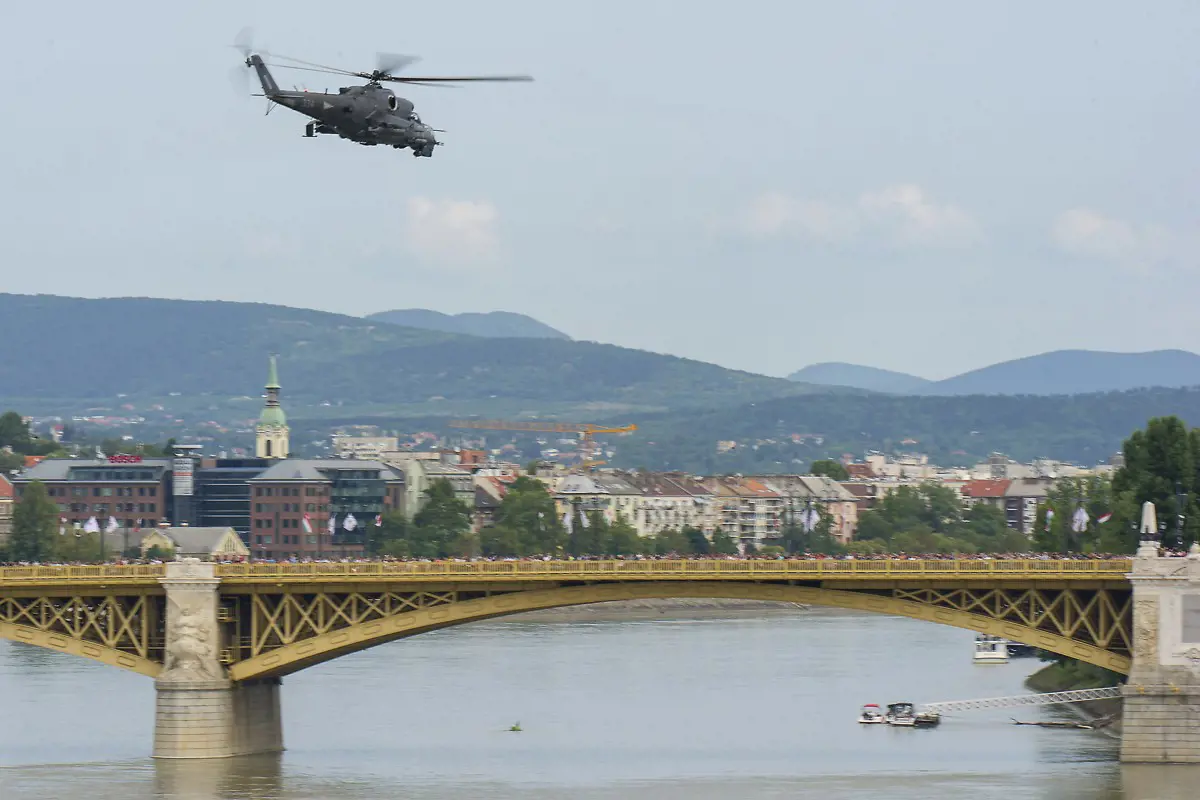 Légtérberepülést tart hétfőn a Magyar Honvédség az augusztus 20-i légibemutató miatt