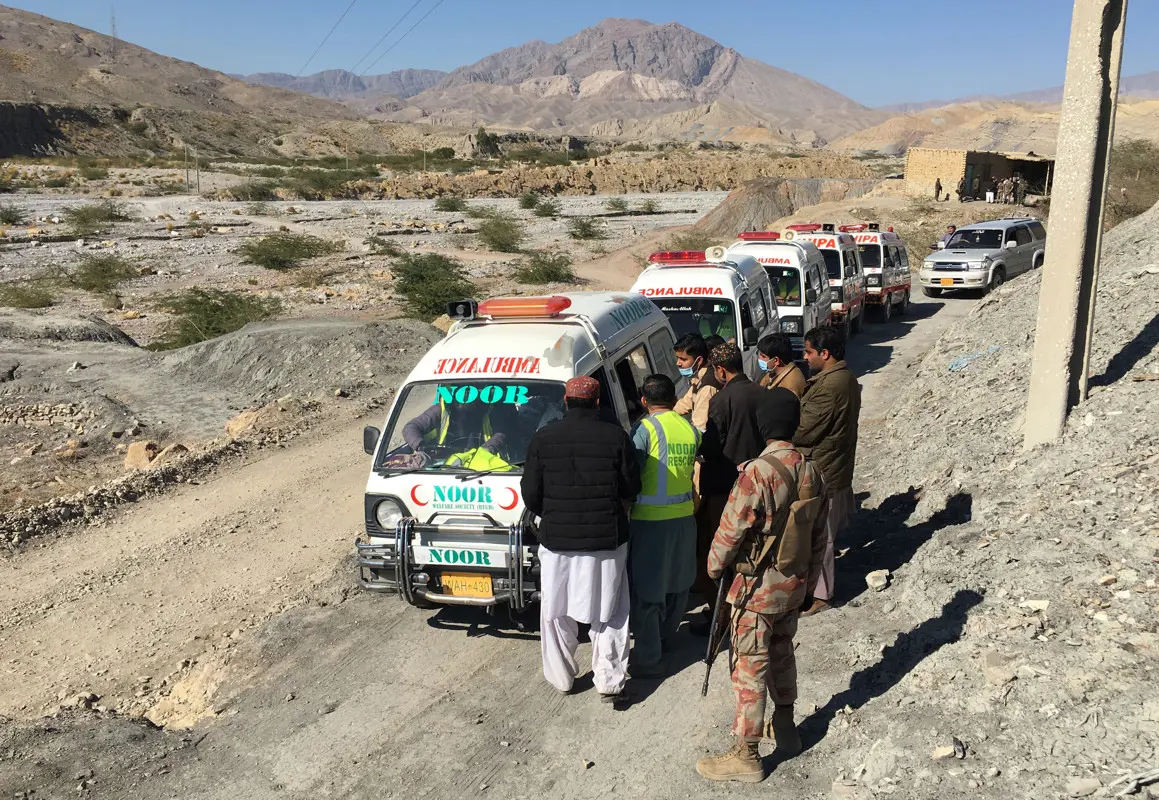 Pakisztánban szeparatista fegyveresek támadtak egy kínai mérnököket szállító konvojra