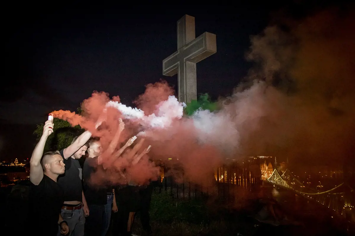 Nemzeti színekkel emlékezett a trianoni tragédiára a Jobbik Ifjúsági Tagozata