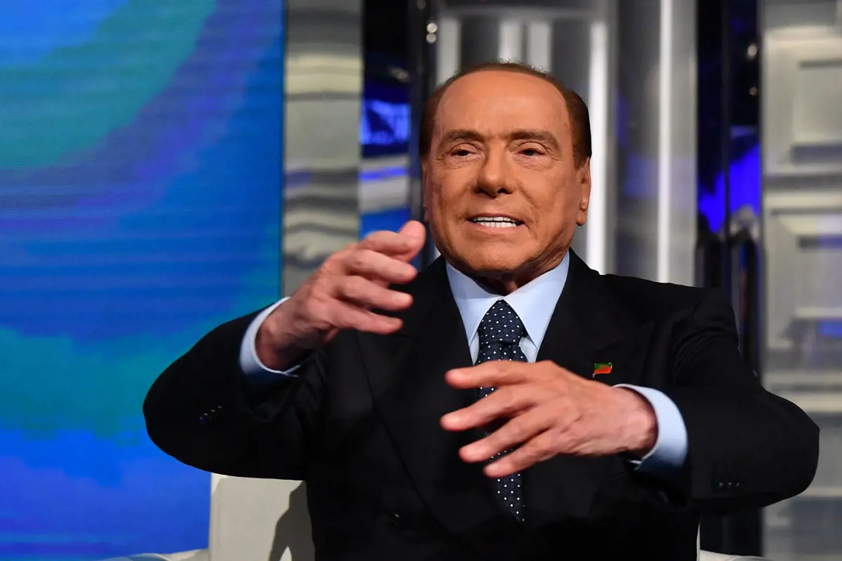 Nincs unga-bunga: Berlusconi elővigyázatosságból kórházba került