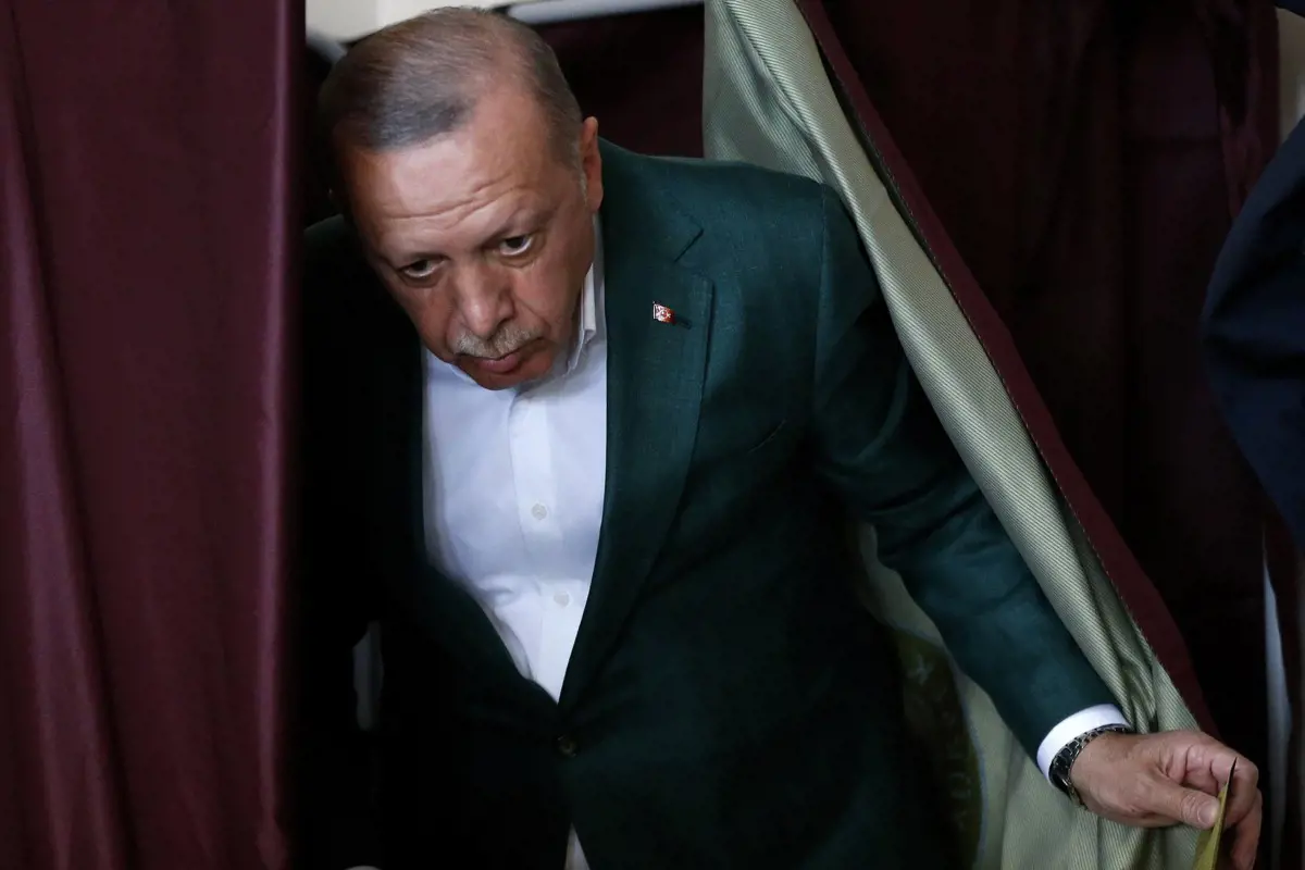 Isztambult is bukták Erdoğanék