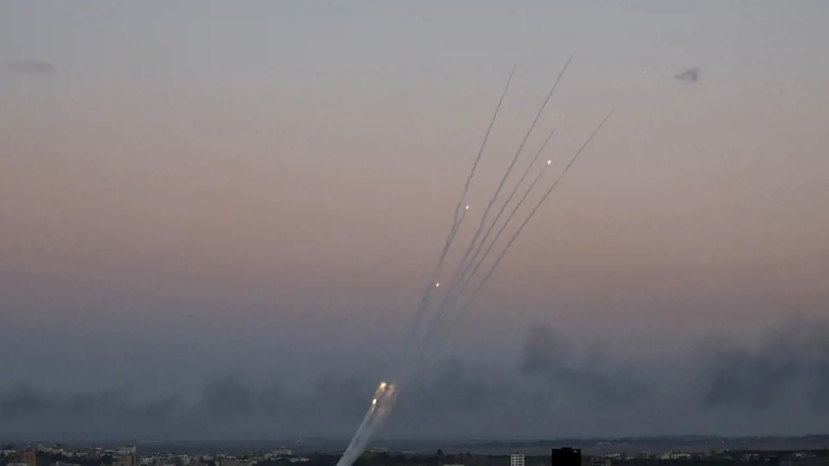 Izrael légi csapásokat mért a Hamász létesítményeire a Gázai övezetben
