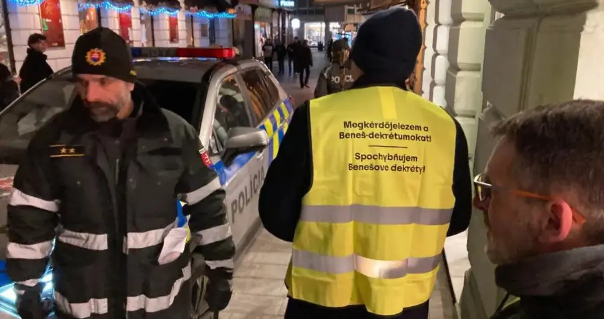 Elvitték a szlovák rendőrök a Beneš-dekrétumokat megkérdőjelező felvidéki magyar politikust