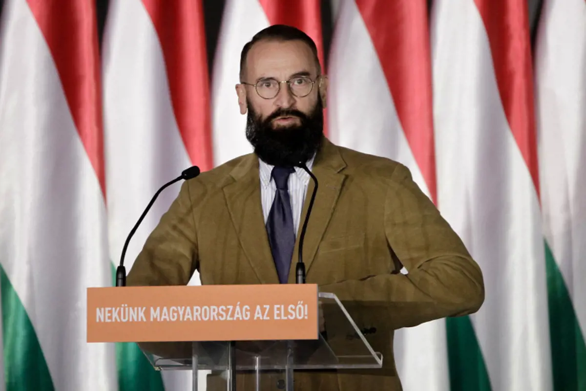 Jobbik: Szájer ereszcsatornán csúszott a mélybe