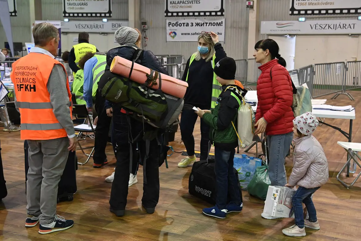 Kormányhivatal: háromszáznál több menekülőnek segítettek a humanitárius tranzitponton pénteken